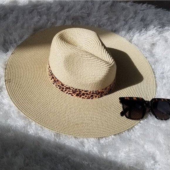 Perfect for the season Floppy Hat - Picture 2 of 4